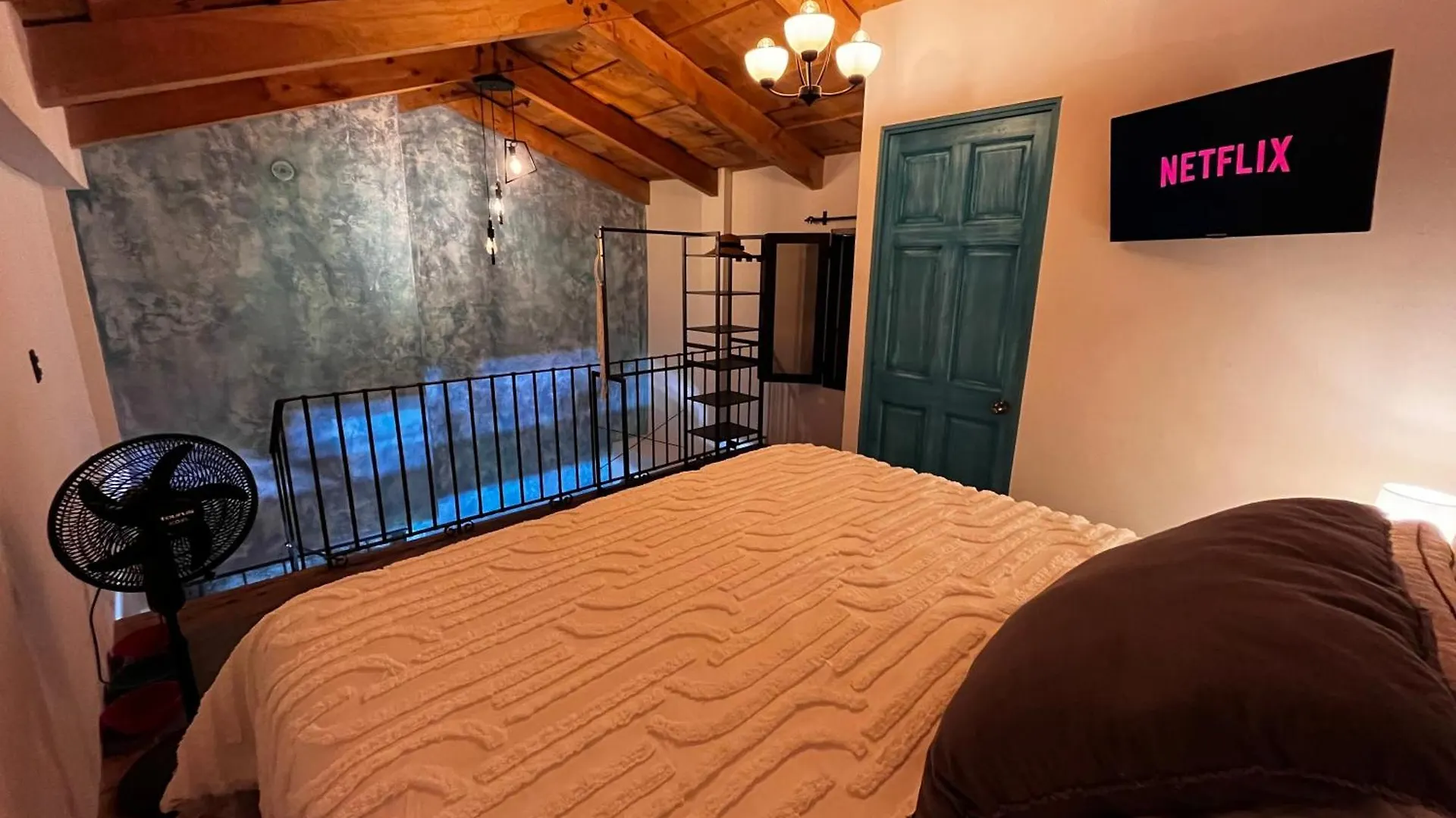 Central Antigua Loft Volcano View King Bed